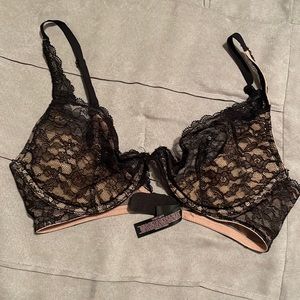 Victoria’s Secret very sexy unlined plunge 34C